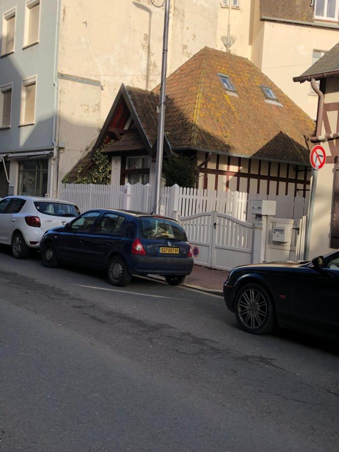 Charmante Maison Coeur De Ville La Gare Des Vacances Deauville Exterior photo
